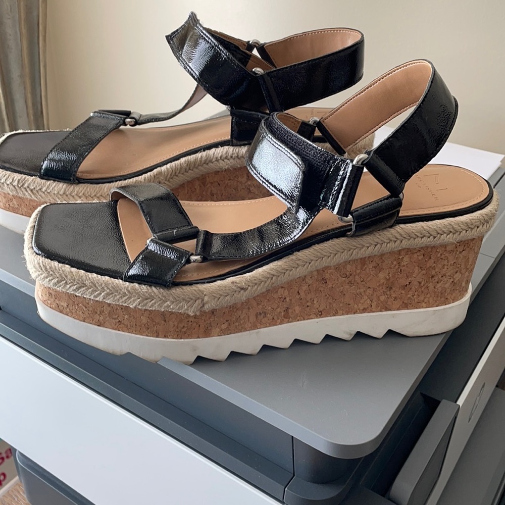 Marc Fisher 9 platform sandal